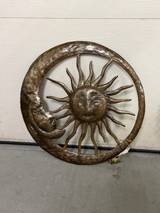 lot 4504 image: 22in Diameter Metal Outdoor Decor