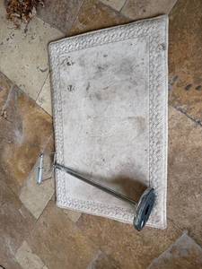 lot 6004 image: Thick floor mat with toilet paper holder