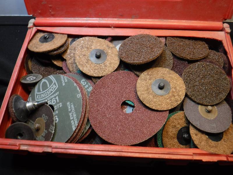 lot 1006 image: Case full of sanding discs