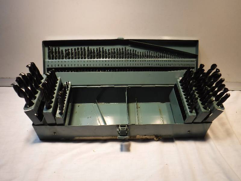 lot 1048 image: Huge drill bit lot with organizing tool case