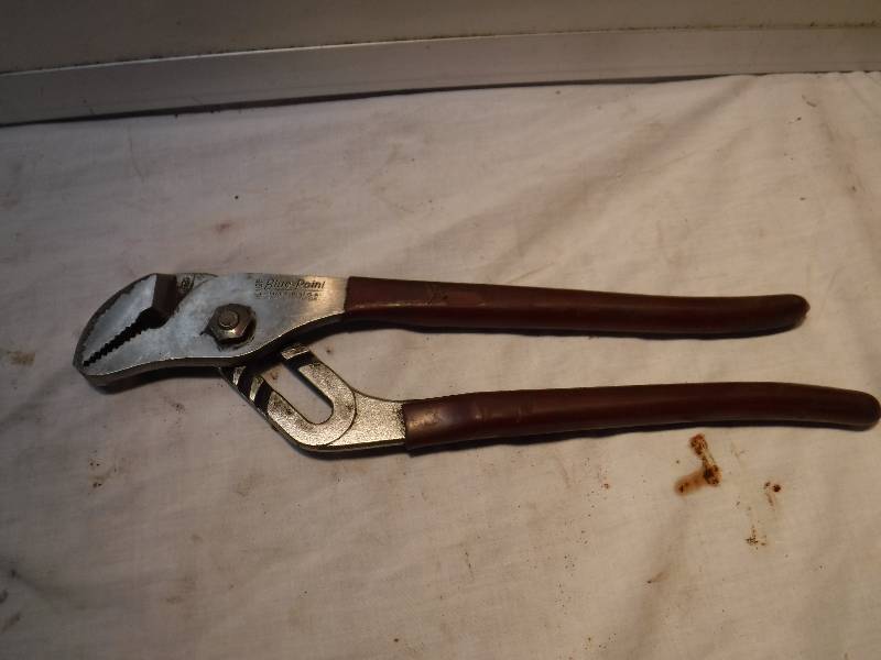 lot 1057 image: Blue-Point LL112P channel lock pliers
