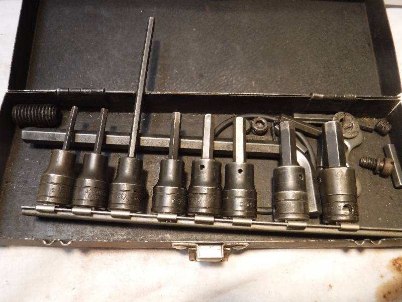lot 1072 image: Snap on Sockets, large allen wrench and case