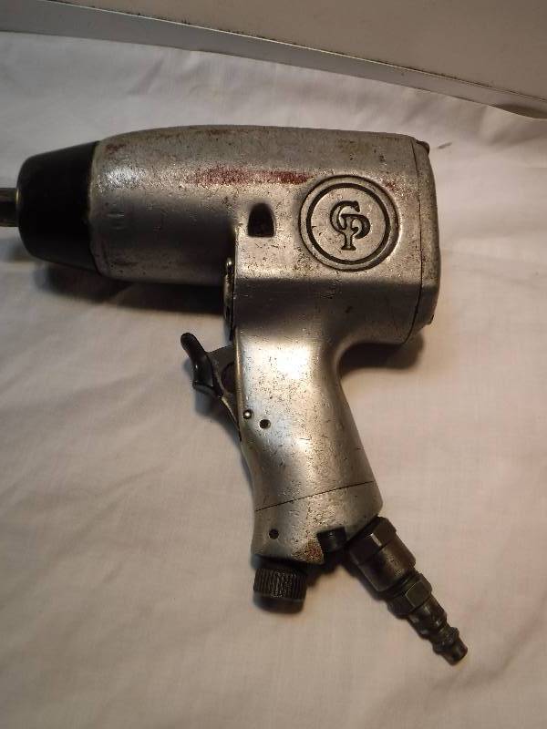 lot 1083 image: central pneumatic 12 impact wrench