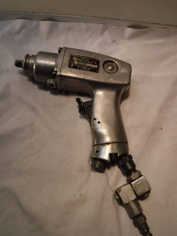 lot 1085 image: central pneumatic 38 impact wrench