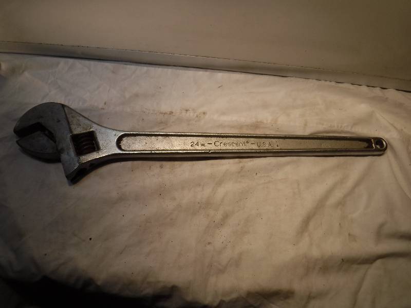 lot 1091 image: 24 Crescent Wrench