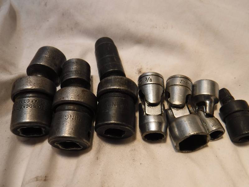 lot 1103 image: 7 Swivel sockets