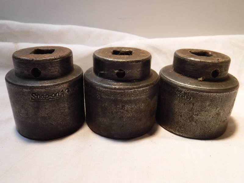 lot 1106 image: 12 drive snap on sockets x 3
