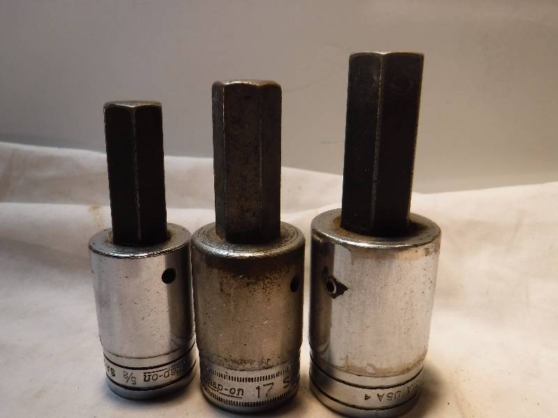 lot 1107 image: 3 snap on 12 drive sockets