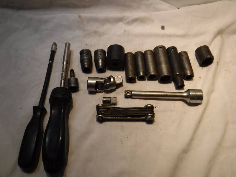 lot 1114 image: Snap On lot of sockets and other hand tools