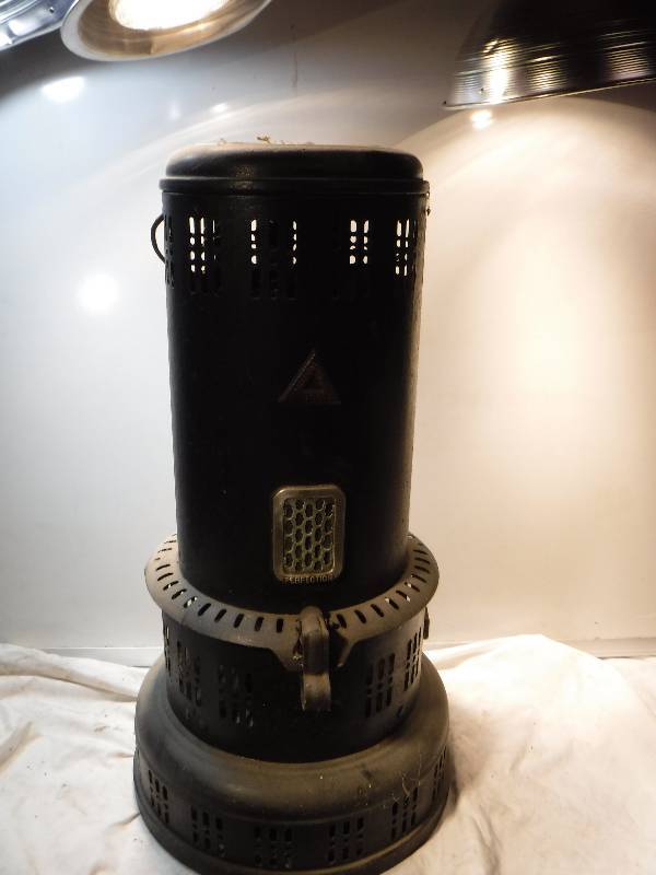 lot 1136 image: Perfection kerosene heater Shop heater
