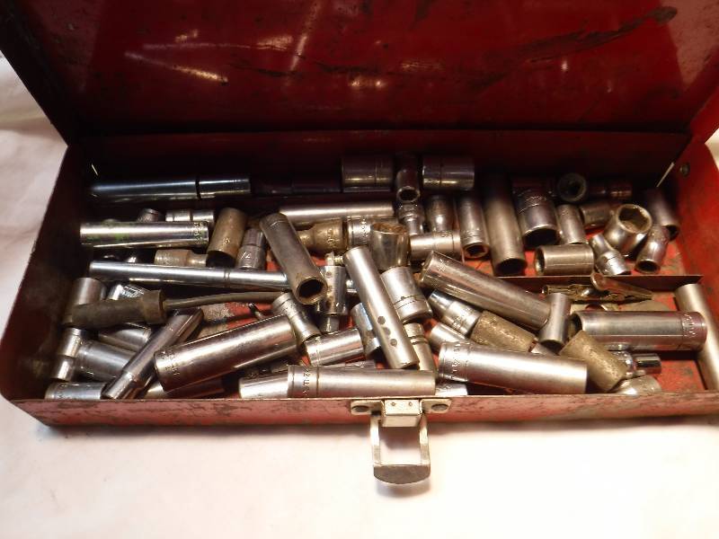 lot 1142 image: Tool case full of misc sockets