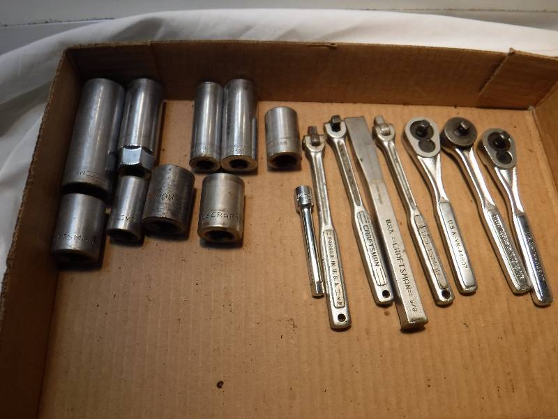 lot 1143 image: Craftsman lot of ratchets and sockets