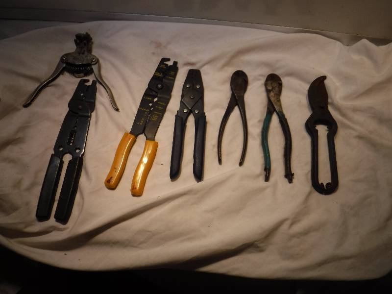 lot 1155 image: Misc hand tools including wire cuttercrimper and snap on wire stripper