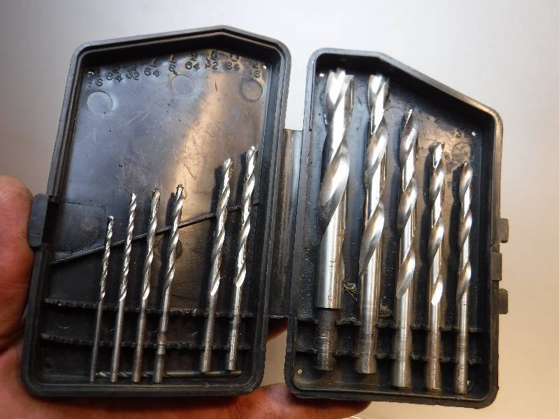 lot 1175 image: Black and Decker drill bit set missing 3