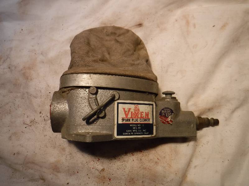 lot 1179 image: Vixen spark plug cleaner