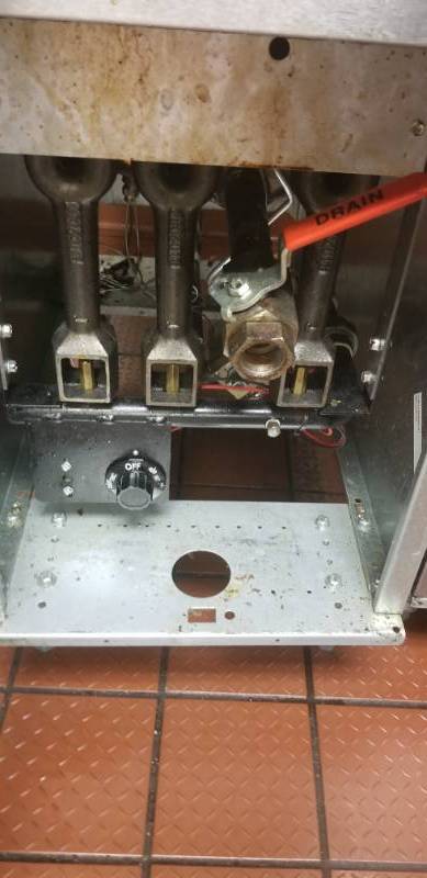 lot 9505 image: Dean 40lb Natural Gas Fryer