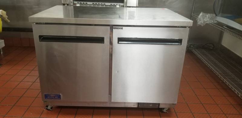 lot 9511 image: Artic Air 48 Inch Work Top Freezer