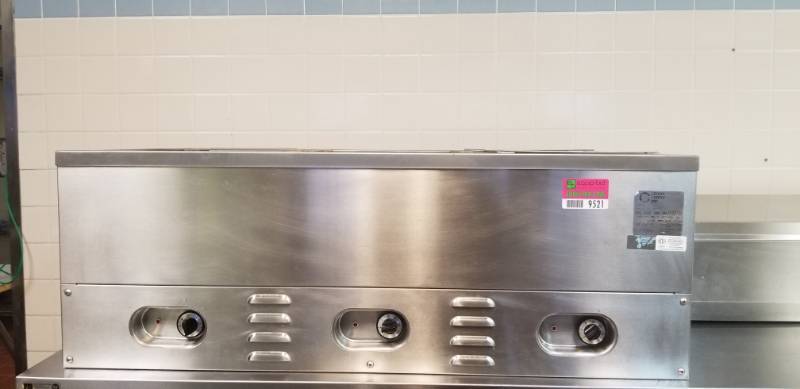 lot 9521 image: Crown Verity 3 Well Counter Top Steam Table