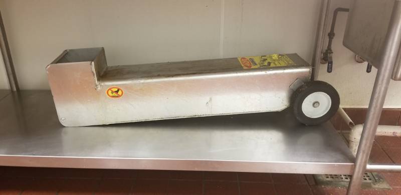 lot 9527 image: Aluminum Grease Caddy