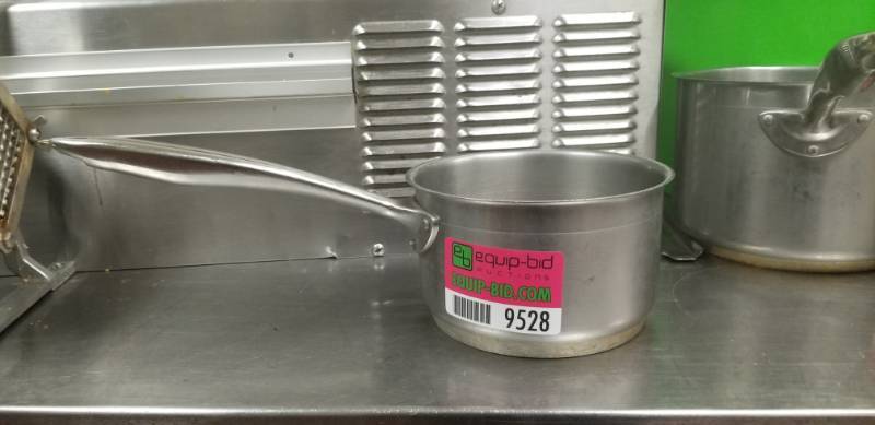 lot 9528 image: Thermalloy 2Qt Sauce Pan