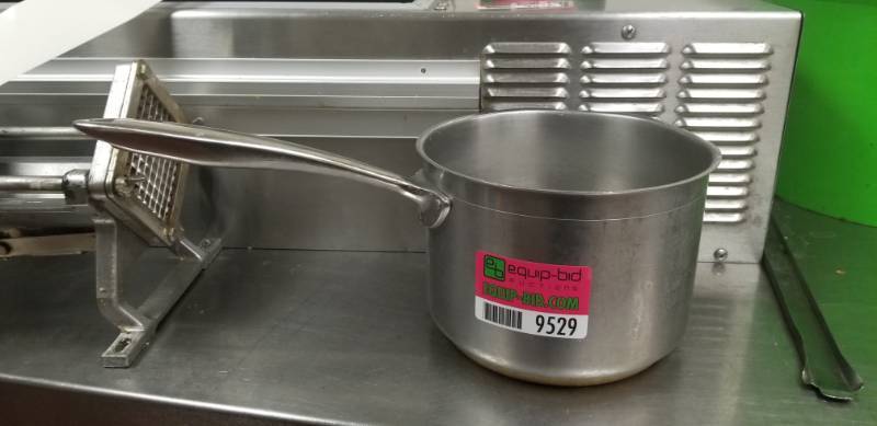 lot 9529 image: Thermalloy 4.5Qt Sauce Pan