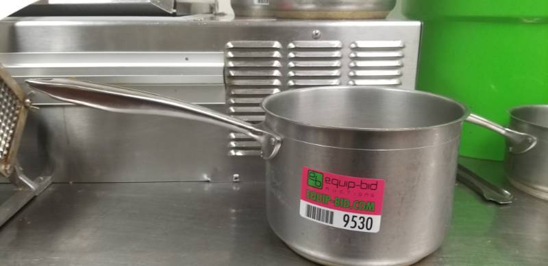 lot 9530 image: Thermalloy 4.5Qt Sauce Pan