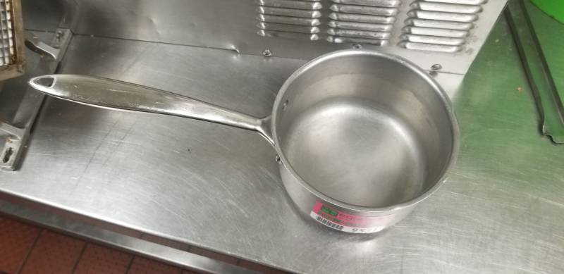 lot 9531 image: Thermalloy 2Qt Sauce Pan