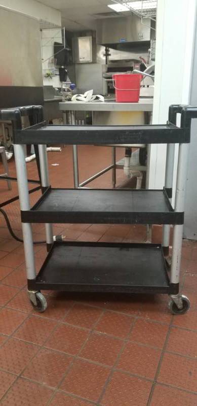 lot 9545 image: Winco 3 Tier Plastic Cart