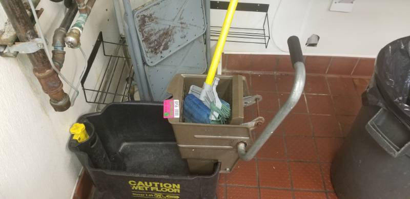 lot 9548 image: Poly Mop Bucket With Strainer, Mop And Cones