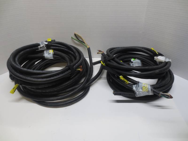 lot 1021 image: Lot of 103 and misc cables