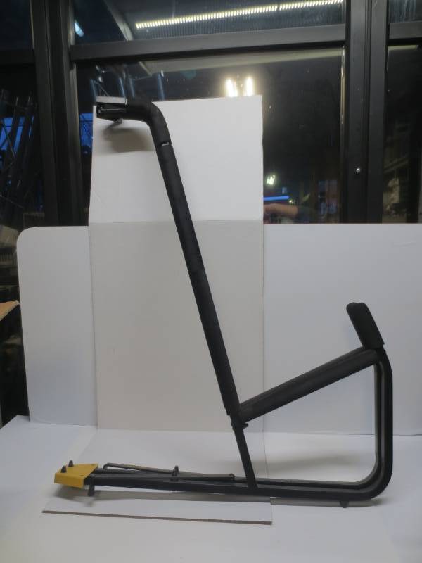 lot 1034 image: Hercules cello stand
