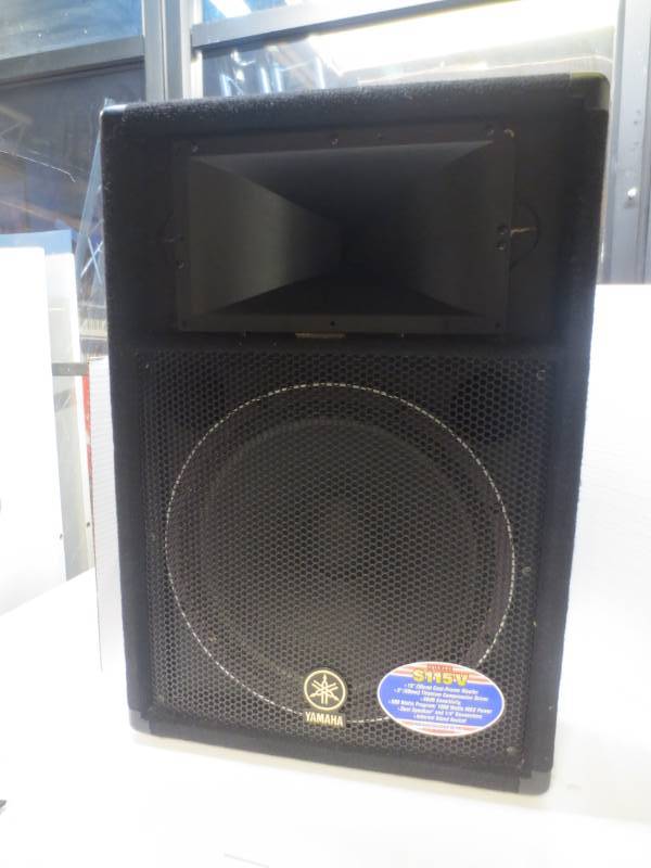 lot 1045 image: Yamaha S115V speaker