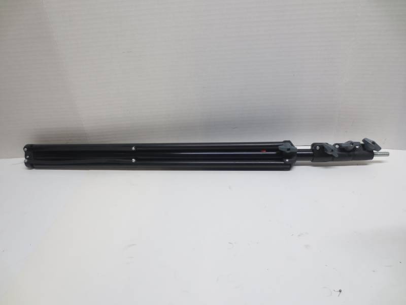 lot 1050 image: Photo tripods