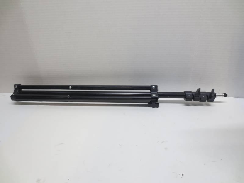 lot 1051 image: Photo tripods