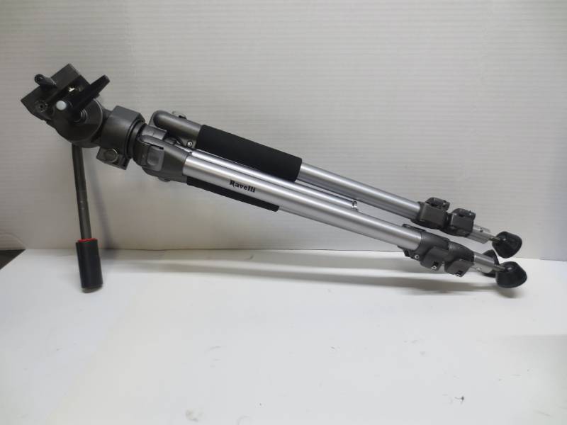 lot 1055 image: Ravelli camera tripod