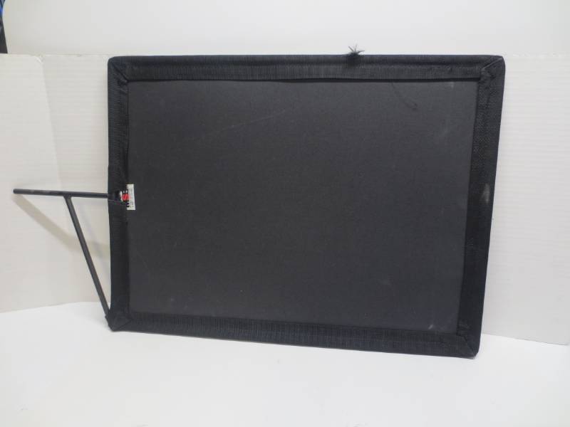 lot 1059 image: matthews studio equipment 18x24 flag