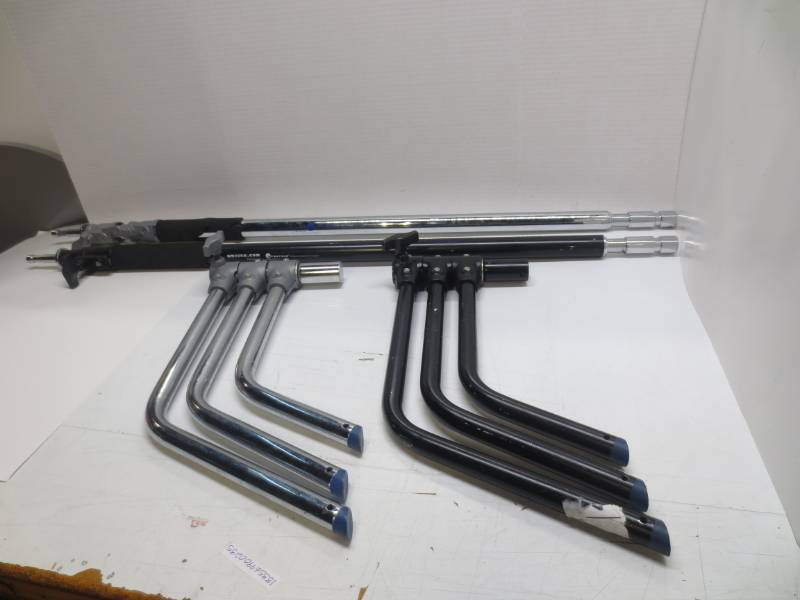 lot 1073 image: Dynatran tripods broken