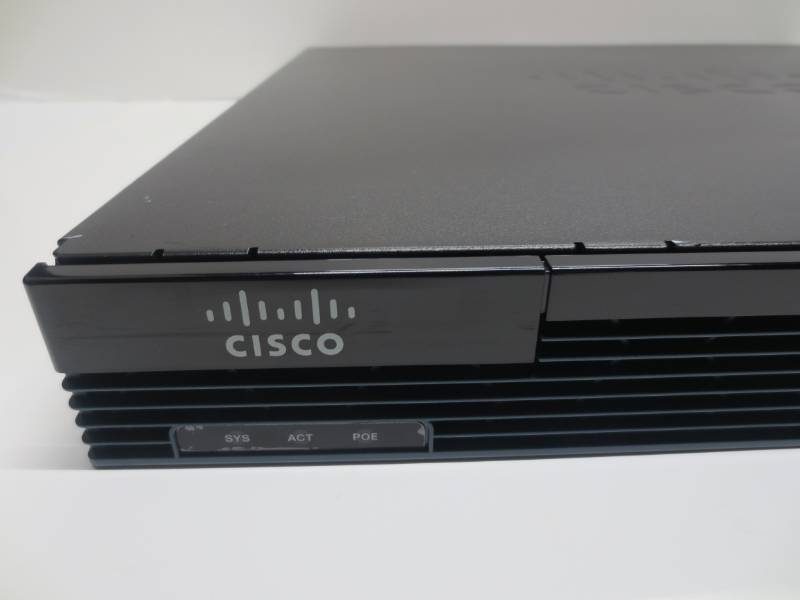 lot 1086 image: Cisco 2900 series