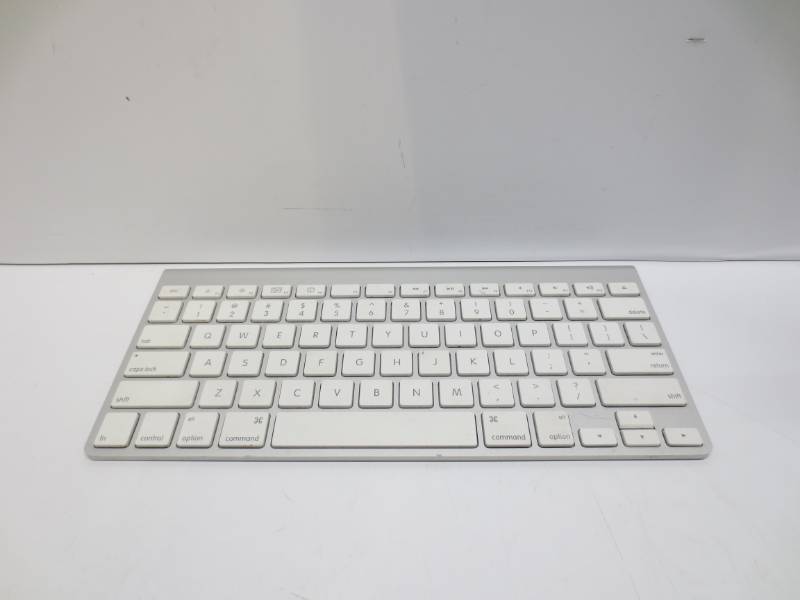lot 1078 image: Apple wireless keyboard
