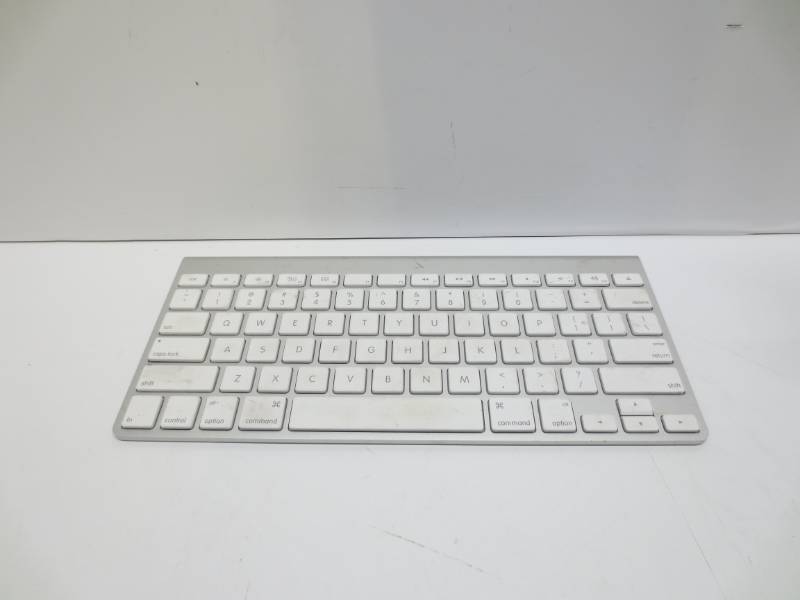 lot 1079 image: Apple wireless keyboard