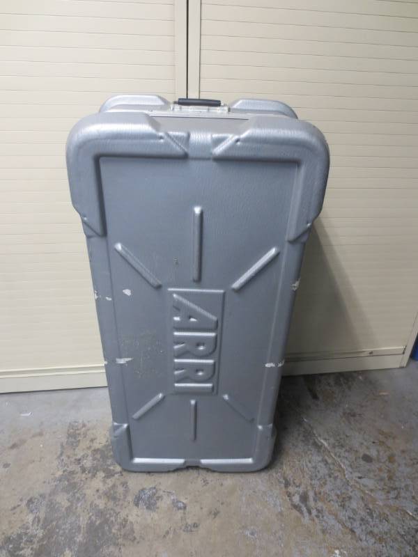 lot 1137 image: Arri light case with wheels