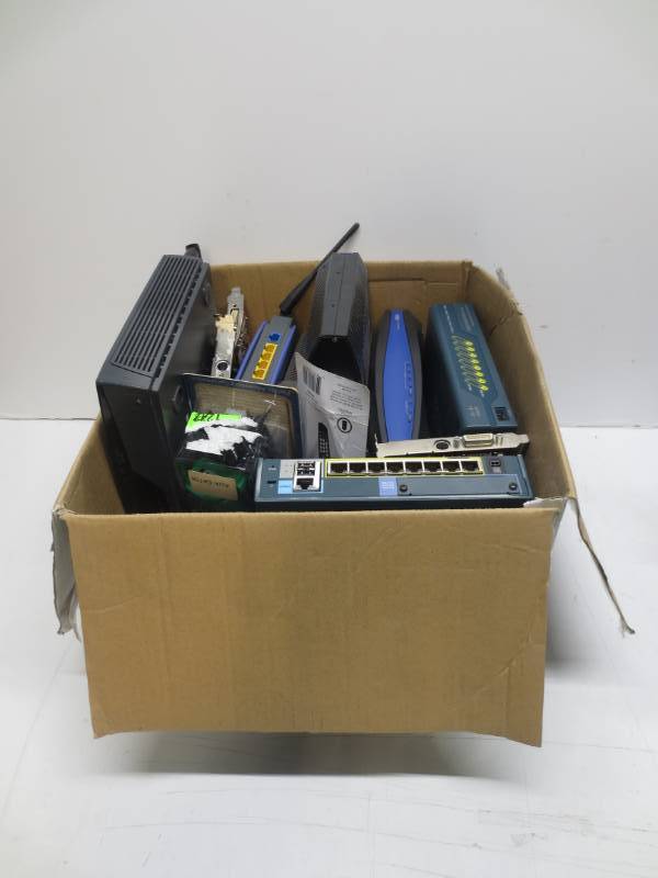 lot 1213 image: Lot of misc networking equipment