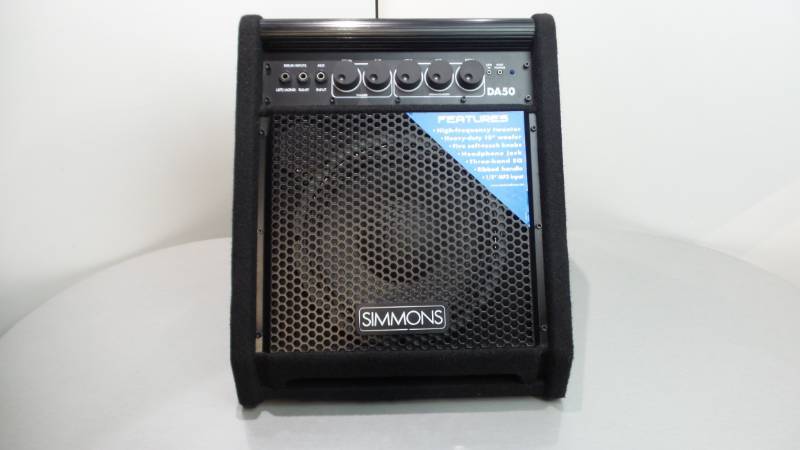 lot 1041 image: Simmons DA50 drum monitor