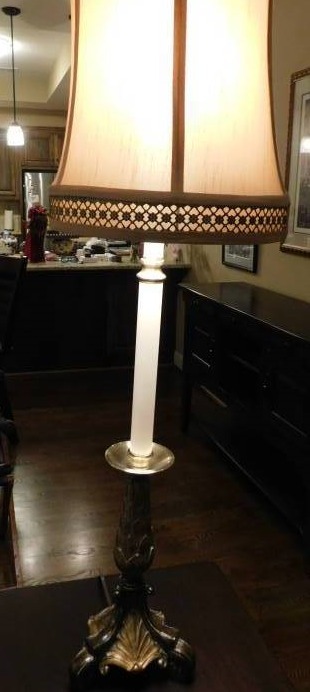 lot 9108 image: Pair of Table Lamps