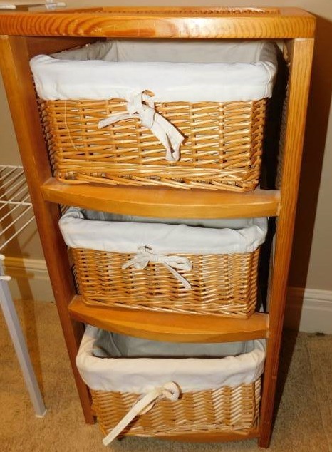 lot 9133 image: Wicker Stand