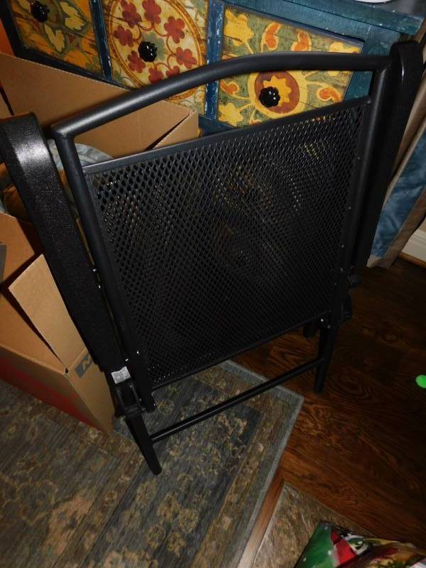 lot 9136 image: Folding Chairs (2)