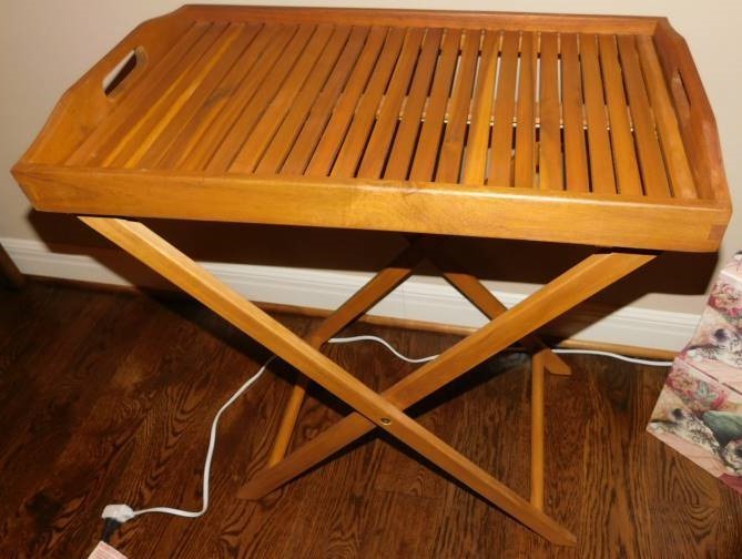 lot 9147 image: Serving Stand