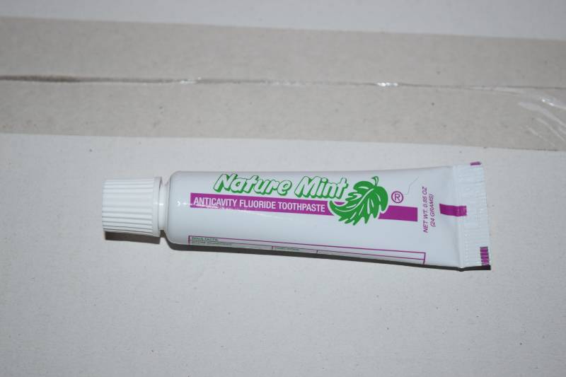 lot 282 image: 144 Tubes Nature Mint Anticavity Toothpast
