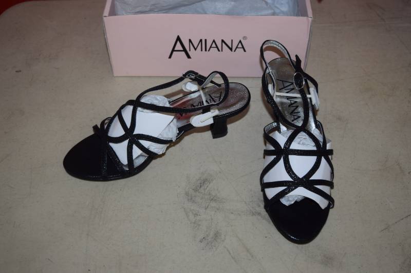 lot 149 image: Girls Amiana Shoes