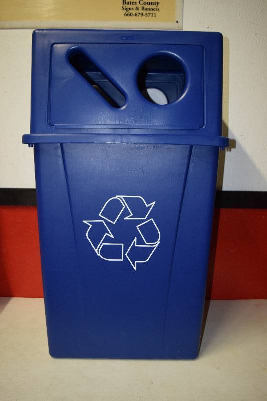 lot 63 image: 56 Gallon Recycle Bin Trash Can with Lid